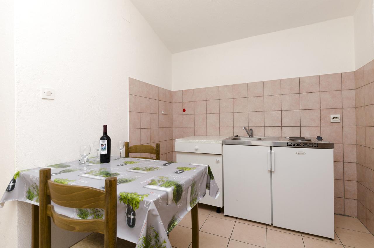 Apartments Mirko Trogir Exterior photo